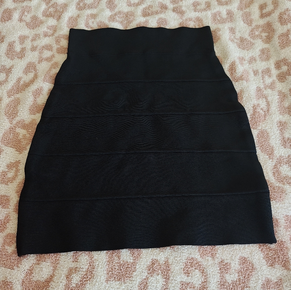 BCBGMaxazria Black Mini Bandage Skirt Sz Small